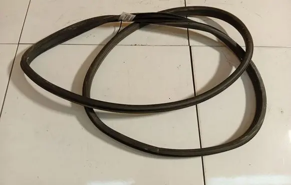 Opel Astra H Rubber seal front coupe door 