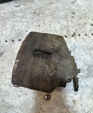 Volkswagen PASSAT B6 Front brake caliper