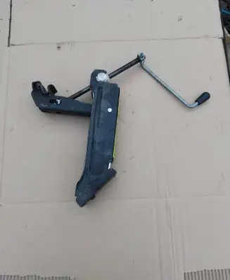 Volkswagen Touran I Lift Jack 1T0011031A