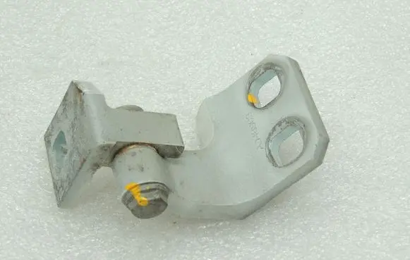 Alfa Romeo Giulietta Front door upper hinge 50525345