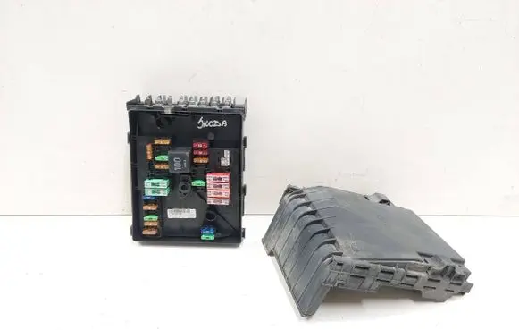 Skoda Octavia Mk2 (1Z) Fuse module 1K0937125A 0814163142E 1K0937132F