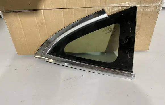 Tesla Model 3 Rear side window 43R004529 E000214