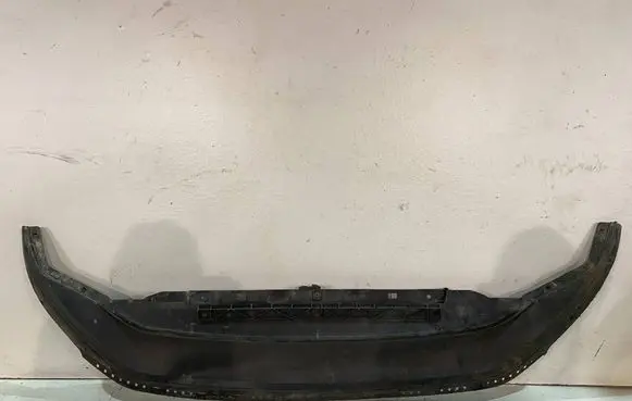 Front bumper lip