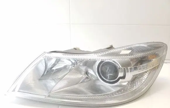 Skoda Octavia Mk2 (1Z) Headlight/headlamp 1Z1941017T 5DV00861000 7L6941329B