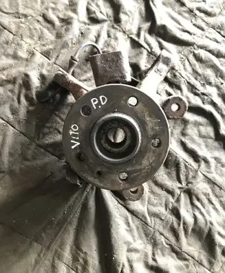 Mercedes-Benz Vito Viano W638 Front wheel hub spindle knuckle 6383320225