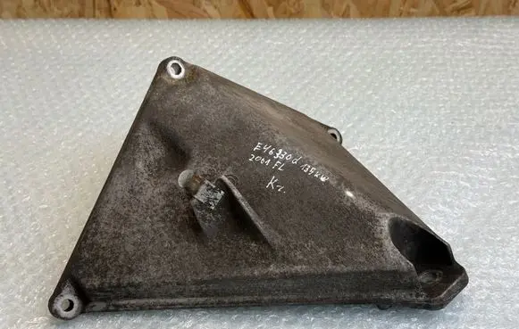 BMW 3 E46 Engine mounting bracket 6750107