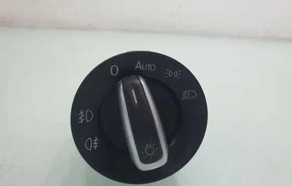 Volkswagen PASSAT CC Light switch