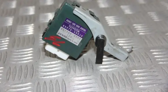 Toyota Land Cruiser (J120) Door central lock control unit/module 8597060030 0515003750