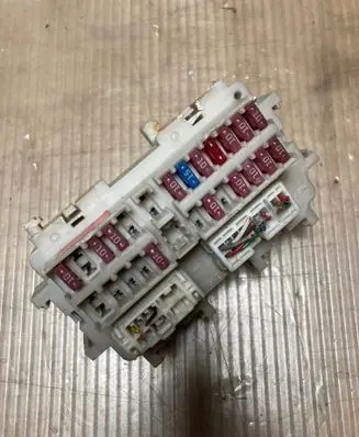 Nissan Pathfinder R51 Fuse module EA000 3068 4L10