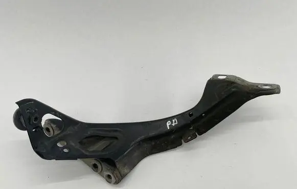 Audi A6 S6 C7 4G Fender mounting bracket 4G0821136A