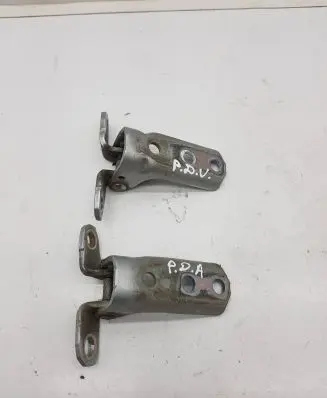 Mitsubishi L200 Front door lower hinge 