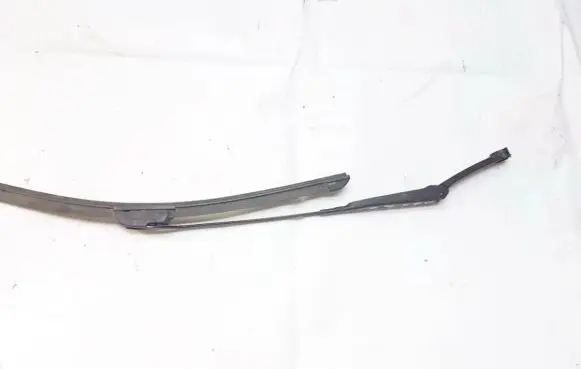 Audi A4 S4 B5 8D Front wiper blade arm 8d19555407