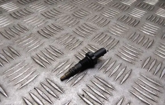 BMW 1 E81 E87 Coolant temperature sensor 7797957