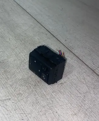 Nissan X-Trail T30 Wing mirror switch 040226
