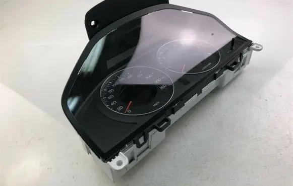 Volvo V70 Speedometer (instrument cluster) 31270899AA K3728