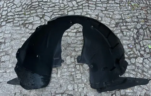 Front wheel arch liner splash guards