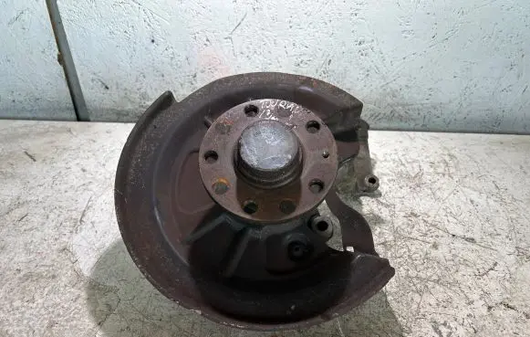 Volkswagen Touran II Rear wheel hub