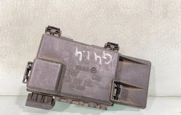 Volkswagen Golf IV Fuse module 1j0937549