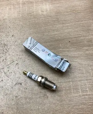 Volkswagen Golf III Spark plug 101000051AA 0241235703