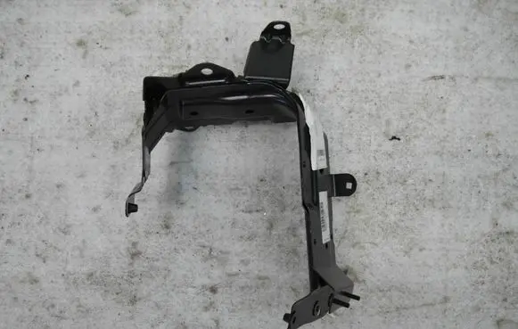 Audi Q7 4M Fender mounting bracket 4M0821132F 20250722