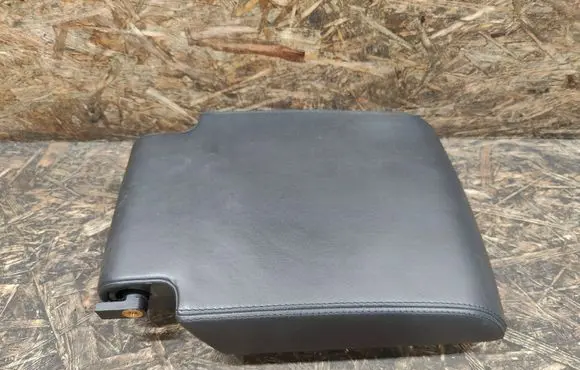 Land Rover Discovery 5 Armrest
