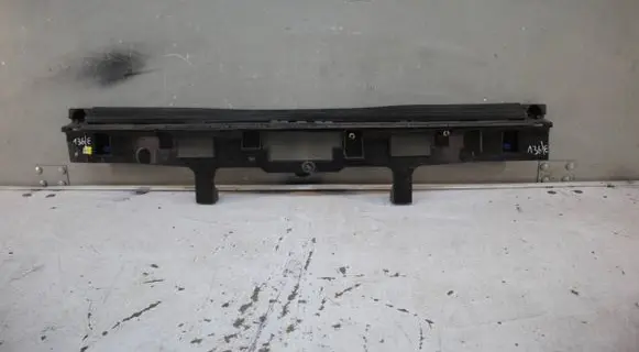 Rear bumper mounting bracket