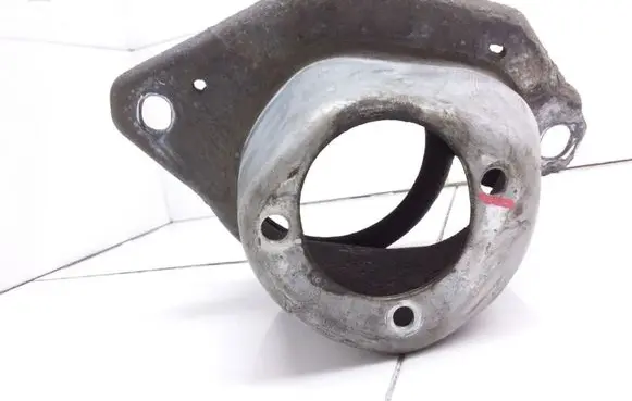 Volvo V70 Front shock absorber mounting bracket 