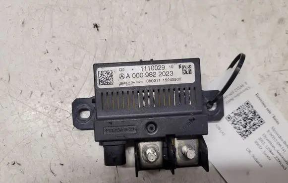 Mercedes-Benz E W212 Charging relay A0009822023 1110029