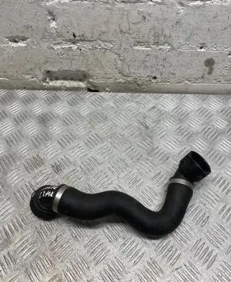 Engine coolant pipe/hose
