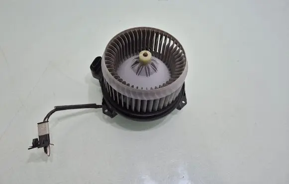 Toyota RAV 4 (XA40) Heater fan/blower 2727008105
