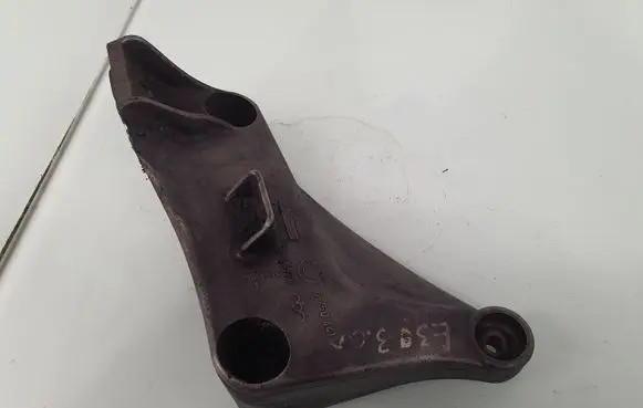 BMW 5 E39 Engine mounting bracket 6750441 22116750441
