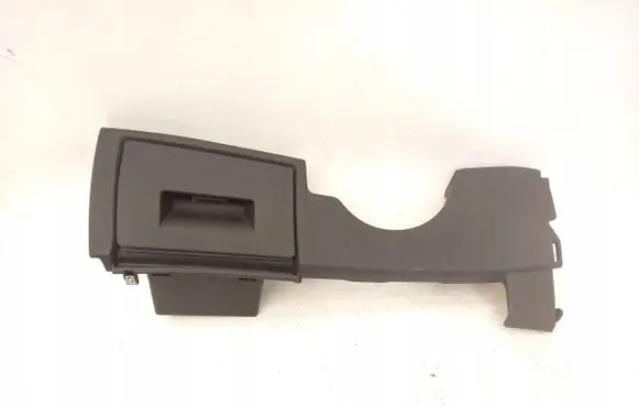 BMW 2 F45 Glove box