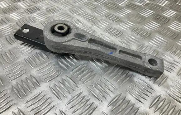 Engine mount bracket