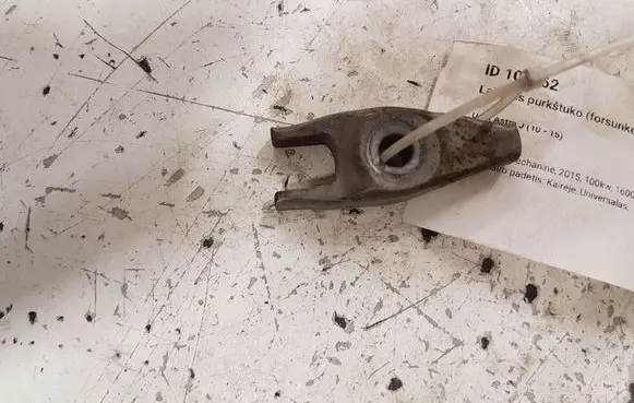 Opel Astra J Fuel Injector clamp holder