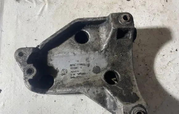 BMW X5 E70 A/C compressor mount bracket 7799863 59280110