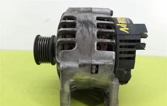 Volkswagen Polo Generator/alternator 037903025