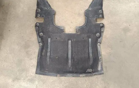 BMW 4 F32 F33 Engine splash shield/under tray 7241818