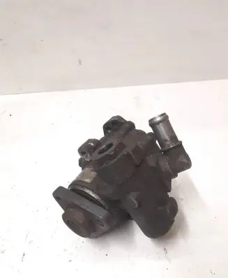 Volkswagen PASSAT B5 Power steering pump 8D0145156T