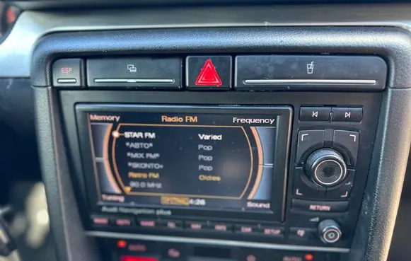 Audi A4 S4 B7 8E 8H Radio/CD/DVD/GPS head unit 8E0035192K 8611360V330 3003423444