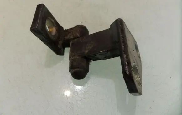 Volkswagen PASSAT B6 Rear door upper hinge