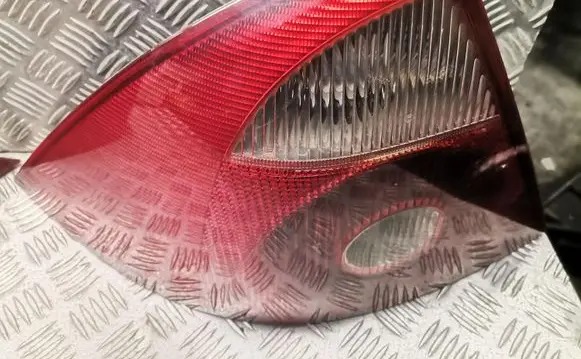 Ford Mondeo Mk III Rear/tail lights 1s7113404a