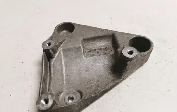 Buick Encore I Engine mounting bracket 55577637