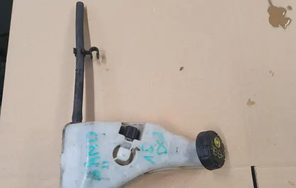 Dacia Sandero II Brake fluid reservoir 