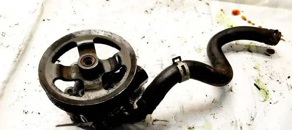 Toyota Corolla Verso E121 Power steering pump