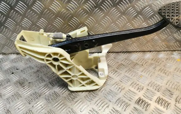 BMW 6 F12 F13 Brake pedal 6782666