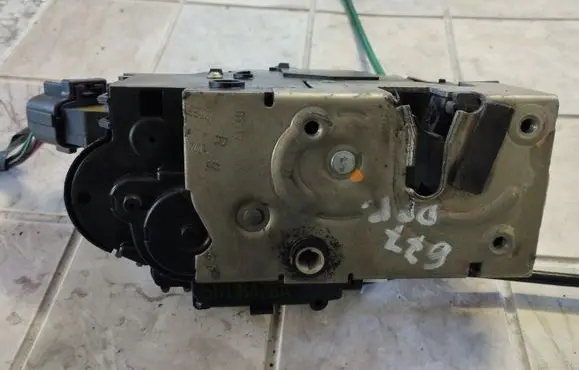 Fiat Croma Front door lock 51708428A