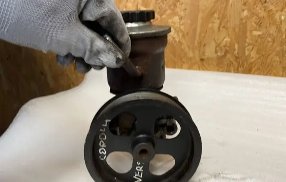 Toyota Corolla Verso E121 Power steering pump 12180