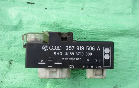 Volkswagen Golf III Fan control module 357919506A