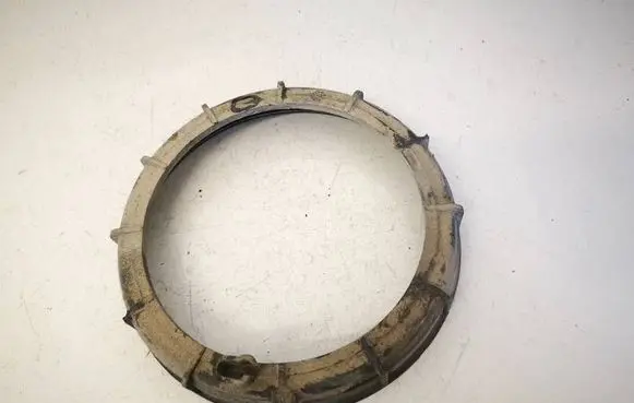 Citroen C4 I In tank fuel pump screw locking ring/nut