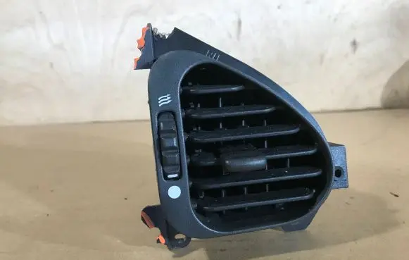 Jaguar XK8 - XKR Dashboard side air vent grill/cover trim GJA6720AE